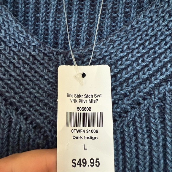 L.L Bean V-Neck knit cotton knit stitch sweater. NWT- size L petite - Picture 6 of 10